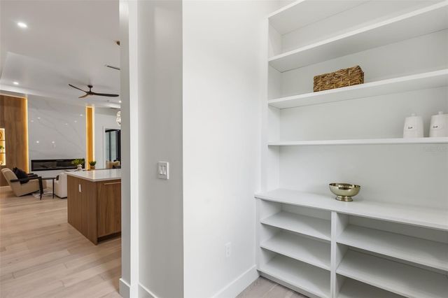 525 S LAKEMONT AVENUE, Winter Park, FL 32792
