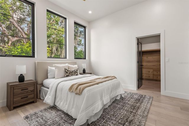 525 S LAKEMONT AVENUE, Winter Park, FL 32792