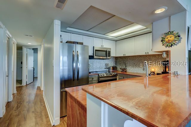100 Helmsman Way Apt 101, Hilton Head Island, SC 29928