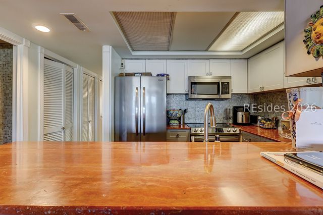 100 Helmsman Way Apt 101, Hilton Head Island, SC 29928