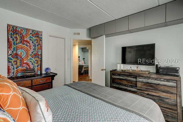 100 Helmsman Way Apt 101, Hilton Head Island, SC 29928