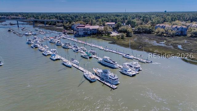 100 Helmsman Way Apt 101, Hilton Head Island, SC 29928