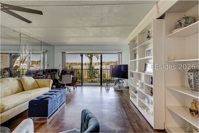 100 Helmsman Way Apt 101, Hilton Head Island, SC 29928