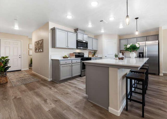 7031 W Wren Avenue, Visalia, CA 93291