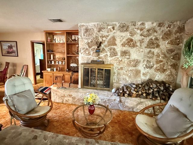 204 N Aqua Vista Dr, Kerrville, TX 78028