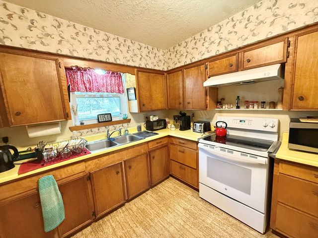 204 N Aqua Vista Dr, Kerrville, TX 78028