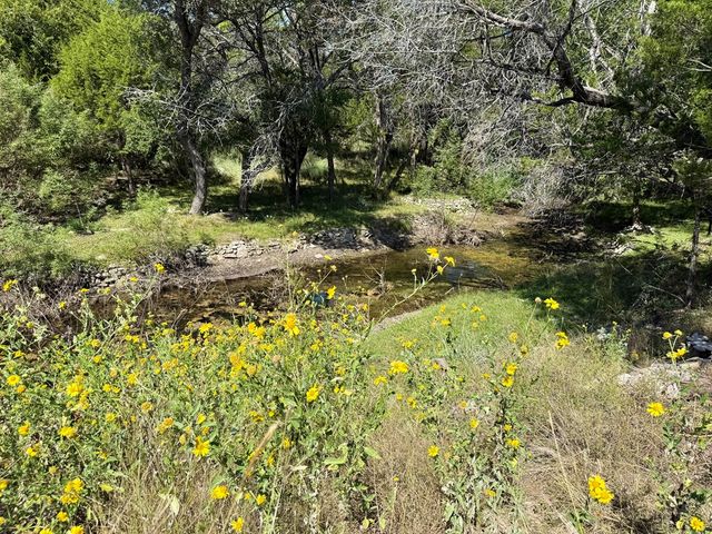 204 N Aqua Vista Dr, Kerrville, TX 78028