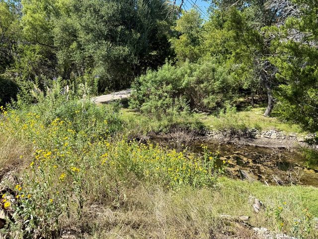 204 N Aqua Vista Dr, Kerrville, TX 78028