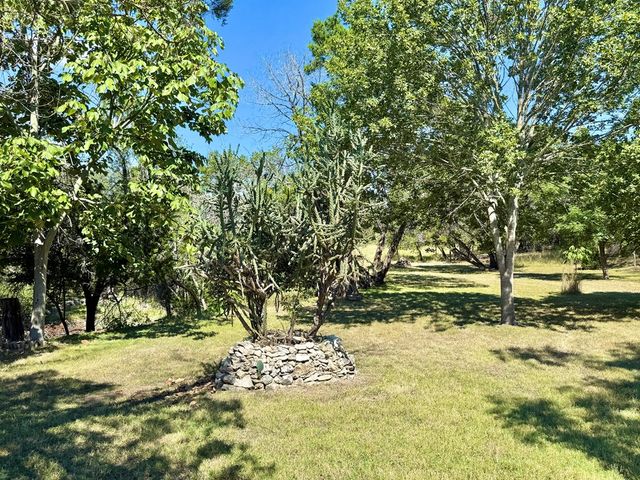 204 N Aqua Vista Dr, Kerrville, TX 78028