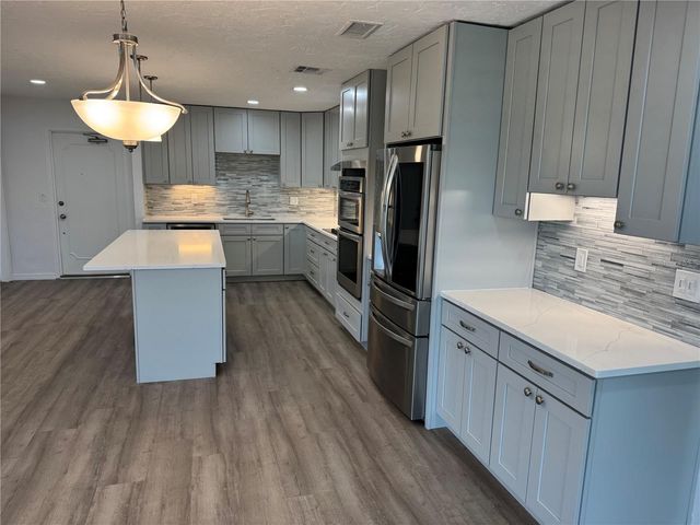 4681 1ST STREET NE 405, St Petersburg, FL 33703