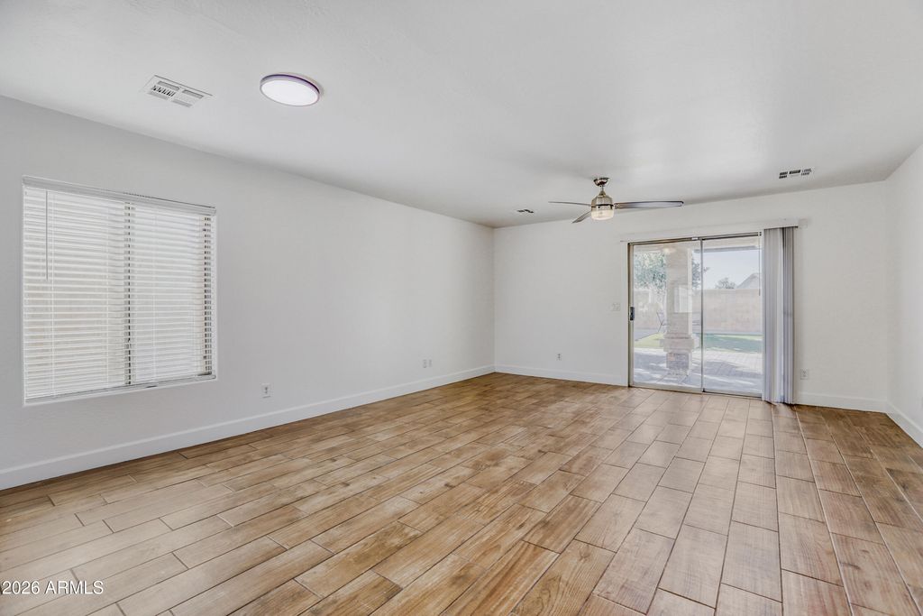 Image 11 of property listing at 8668 S 254TH Drive, Buckeye, AZ 85326