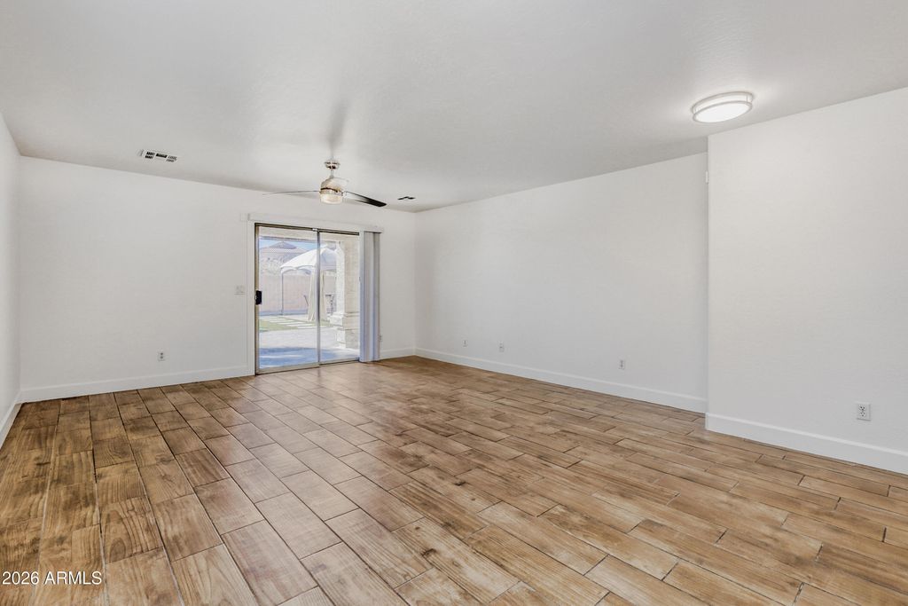 Image 12 of property listing at 8668 S 254TH Drive, Buckeye, AZ 85326