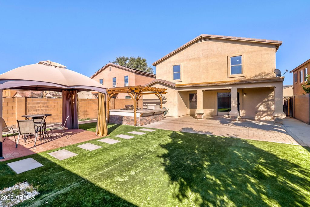 Image 34 of property listing at 8668 S 254TH Drive, Buckeye, AZ 85326