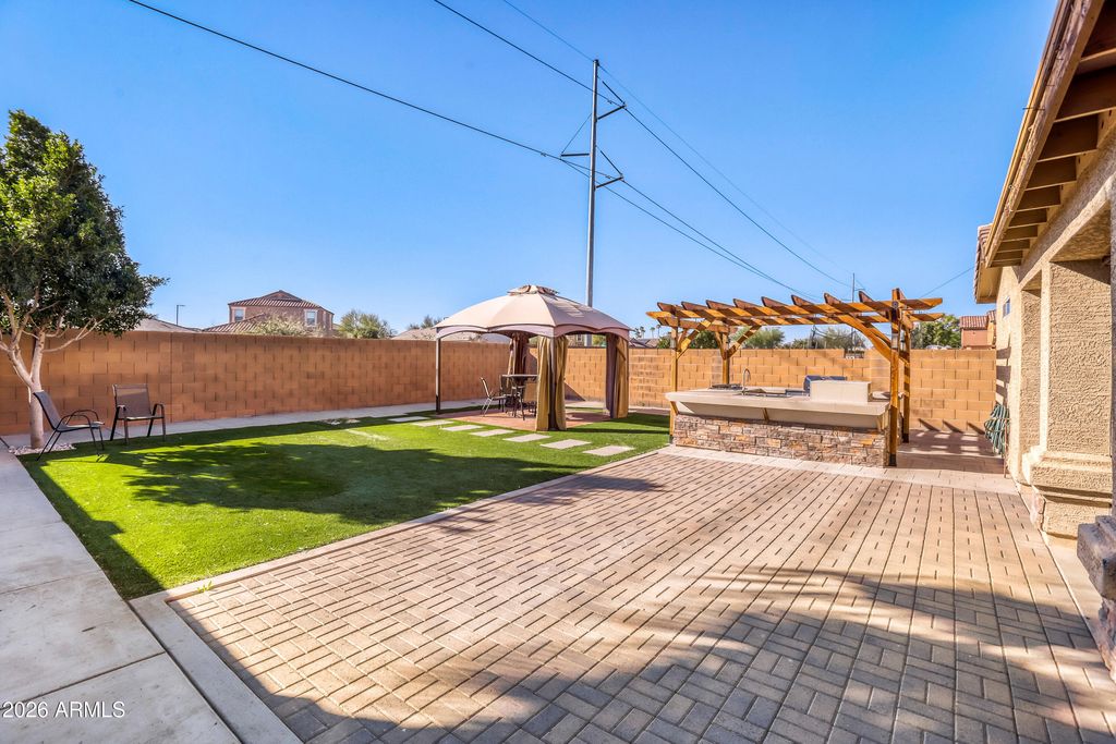 Image 35 of property listing at 8668 S 254TH Drive, Buckeye, AZ 85326
