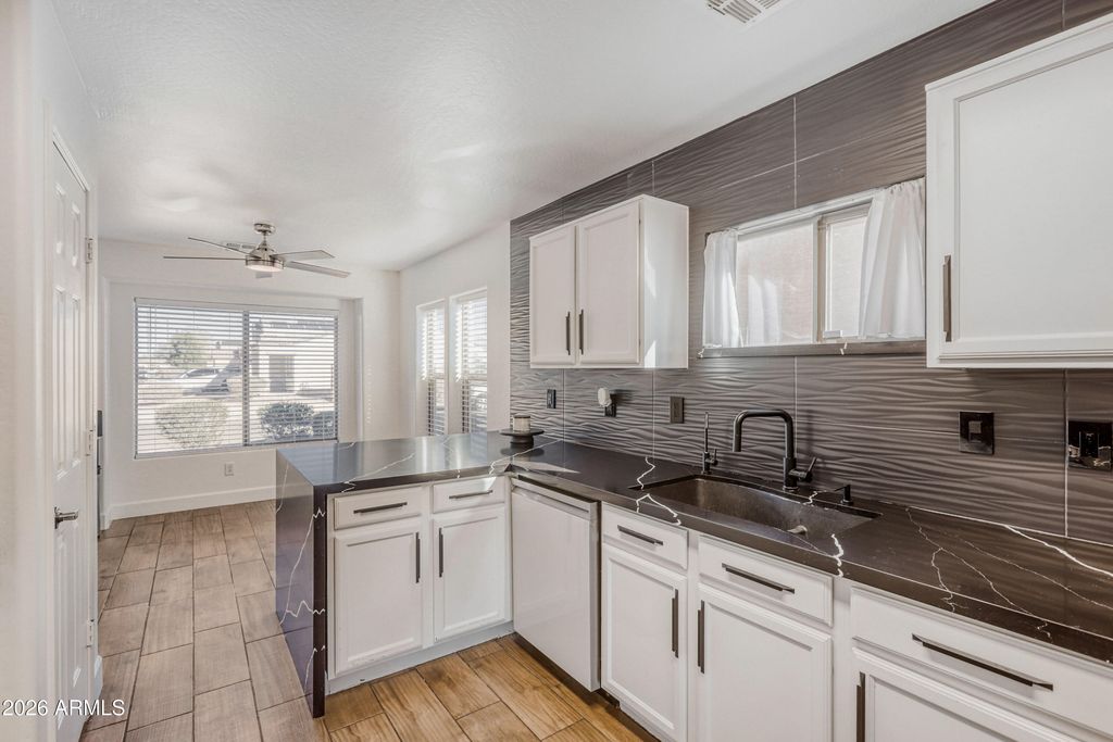 Image 5 of property listing at 8668 S 254TH Drive, Buckeye, AZ 85326