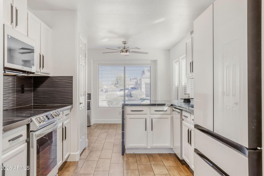 Image 8 of property listing at 8668 S 254TH Drive, Buckeye, AZ 85326
