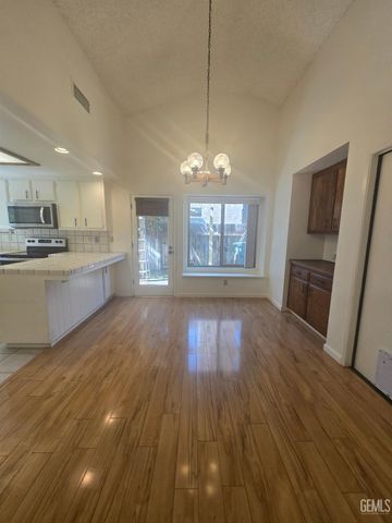 3712 Sonoita Drive, Bakersfield, CA 93309