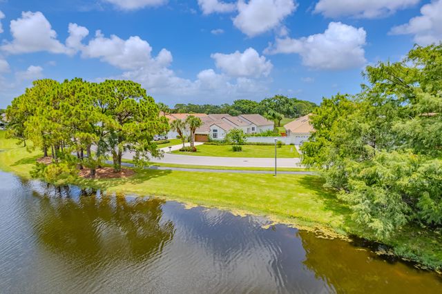 12836 Touchstone Place, Palm Beach Gardens, FL 33418