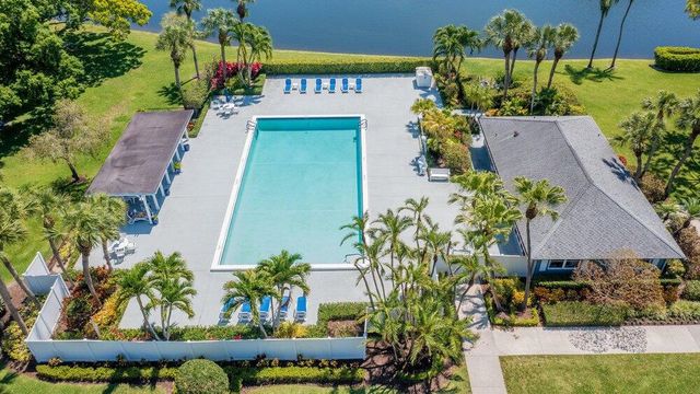 12836 Touchstone Place, Palm Beach Gardens, FL 33418