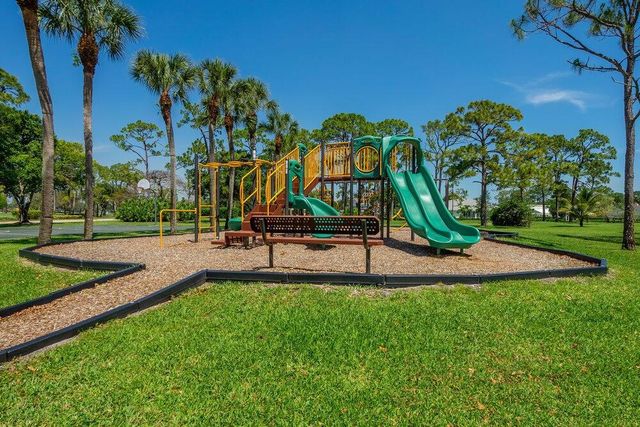 12836 Touchstone Place, Palm Beach Gardens, FL 33418