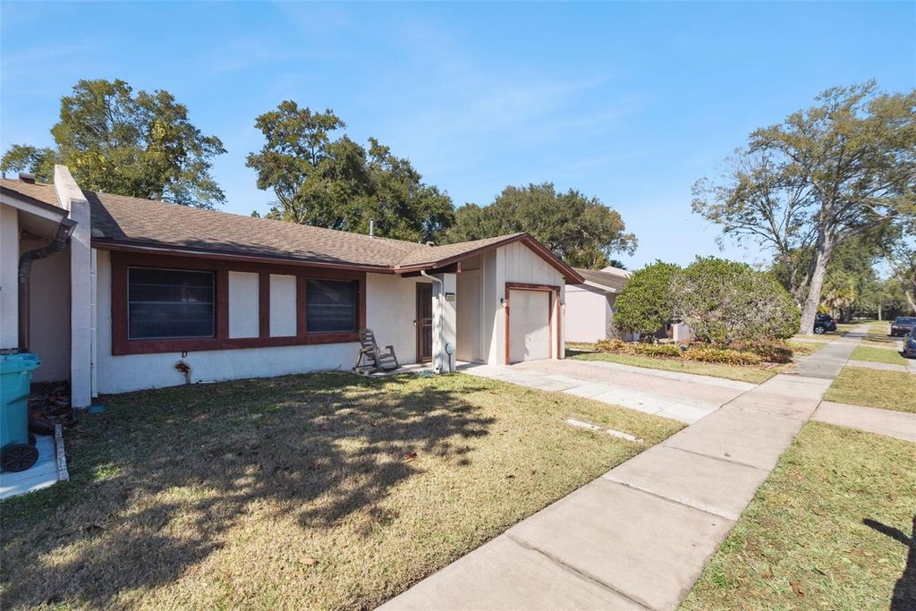 Image 2 of property listing at 1000 MANCHA REAL DRIVE, Orlando, FL 32807