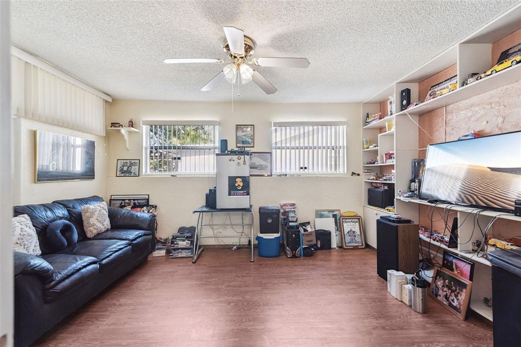 Image 15 of property listing at 1000 MANCHA REAL DRIVE, Orlando, FL 32807