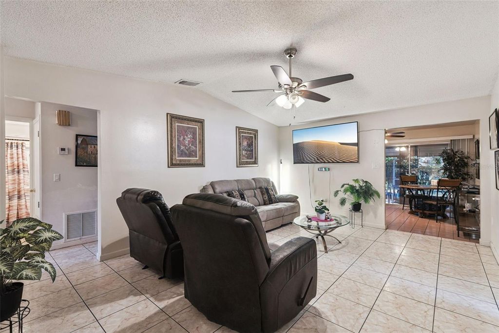 Image 3 of property listing at 1000 MANCHA REAL DRIVE, Orlando, FL 32807