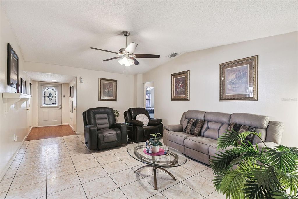 Image 4 of property listing at 1000 MANCHA REAL DRIVE, Orlando, FL 32807