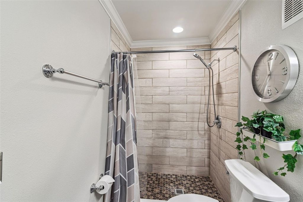 Image 9 of property listing at 1000 MANCHA REAL DRIVE, Orlando, FL 32807