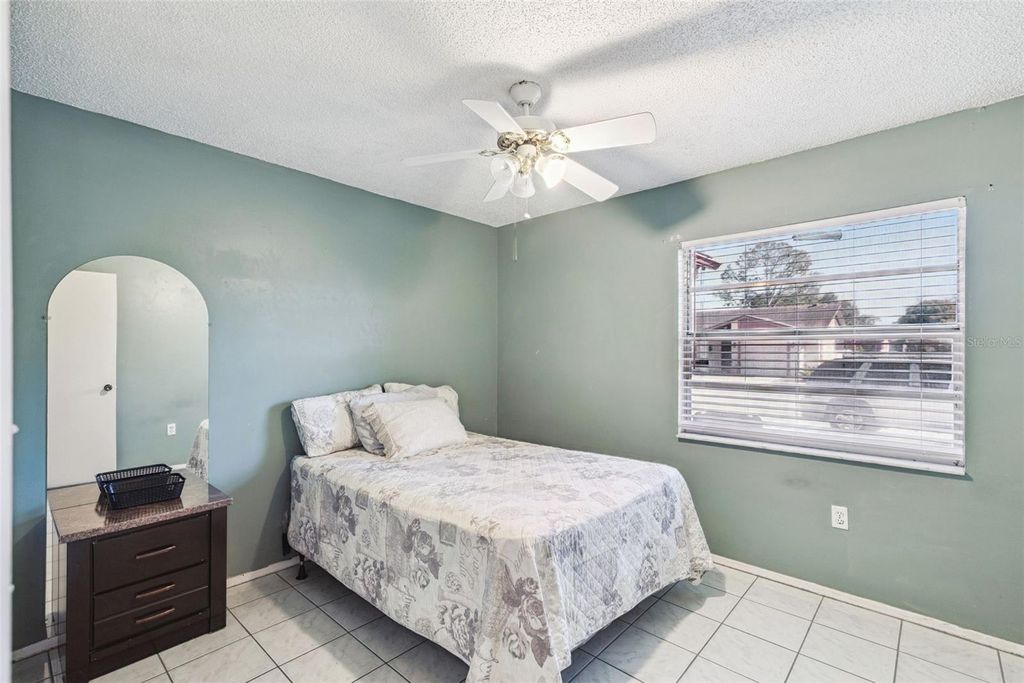 Image 10 of property listing at 1000 MANCHA REAL DRIVE, Orlando, FL 32807