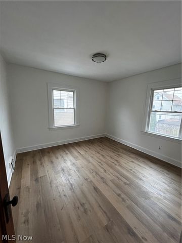 2089 Elbur Avenue, Lakewood, OH 44107