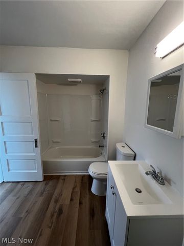 2089 Elbur Avenue, Lakewood, OH 44107