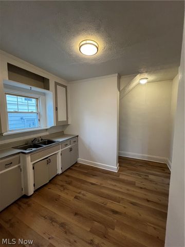 2089 Elbur Avenue, Lakewood, OH 44107