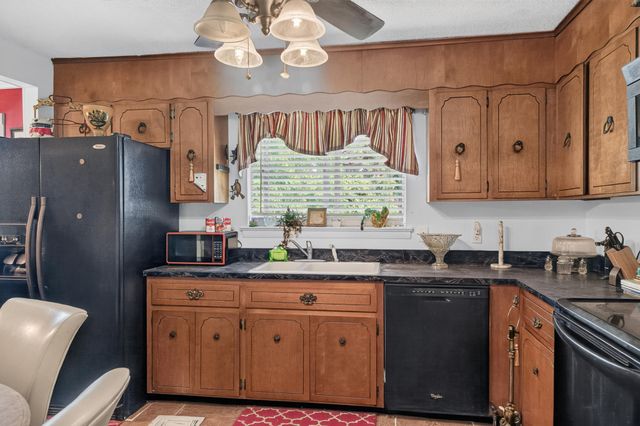 17 Loach Drive, Rossville, GA 30741