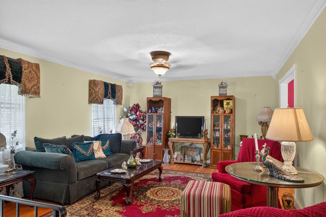17 Loach Drive, Rossville, GA 30741