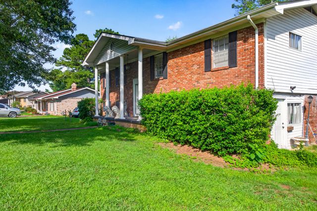 17 Loach Drive, Rossville, GA 30741