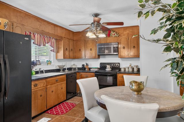 17 Loach Drive, Rossville, GA 30741