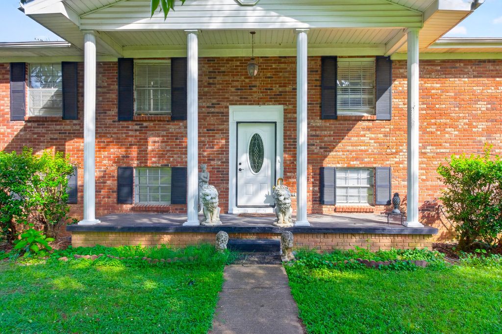 17 Loach Drive, Rossville, GA 30741