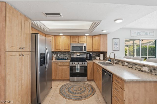 118 SE 44th TER, Cape Coral, FL 33904