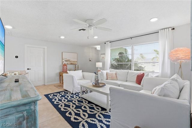 118 SE 44th TER, Cape Coral, FL 33904