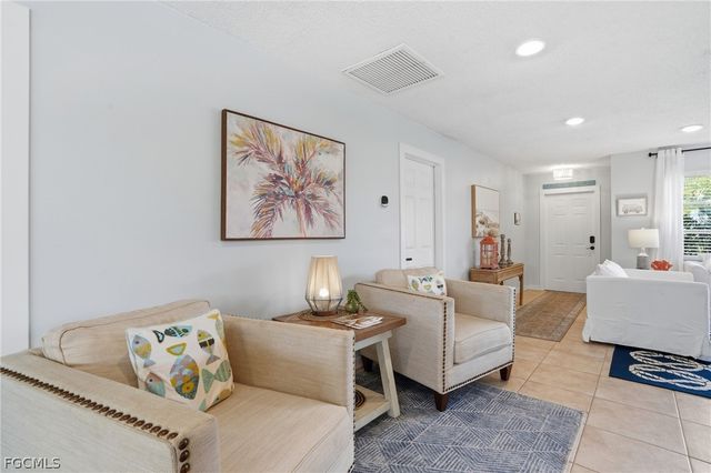 118 SE 44th TER, Cape Coral, FL 33904