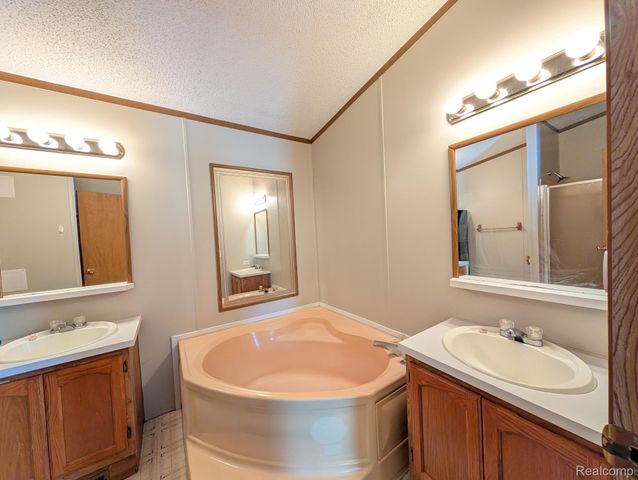 11413 Harbor Cove, Fenton, MI 48430