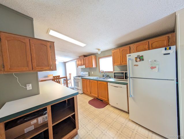 11413 Harbor Cove, Fenton, MI 48430