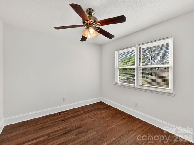 8413 Red Setter Lane, Charlotte, NC 28227