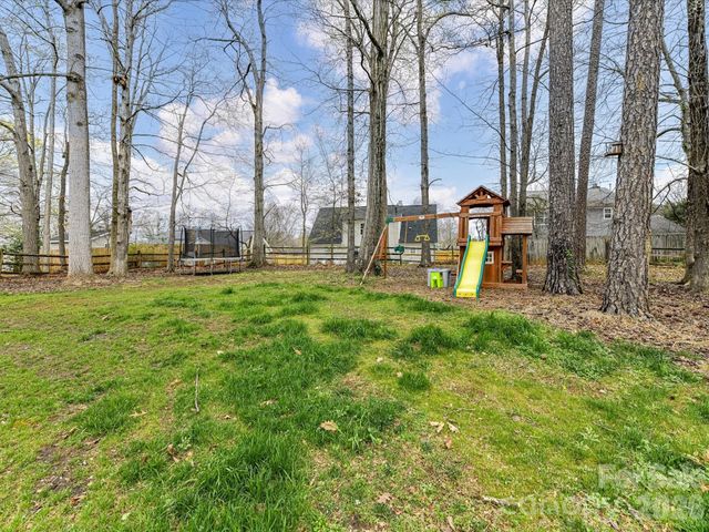 8413 Red Setter Lane, Charlotte, NC 28227