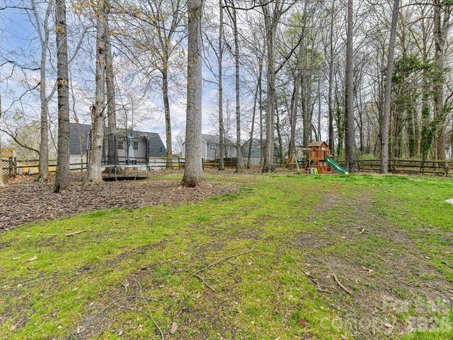 8413 Red Setter Lane, Charlotte, NC 28227