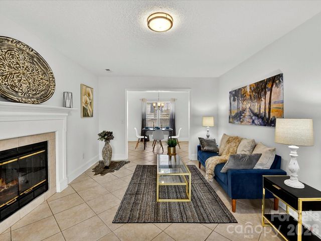 8413 Red Setter Lane, Charlotte, NC 28227