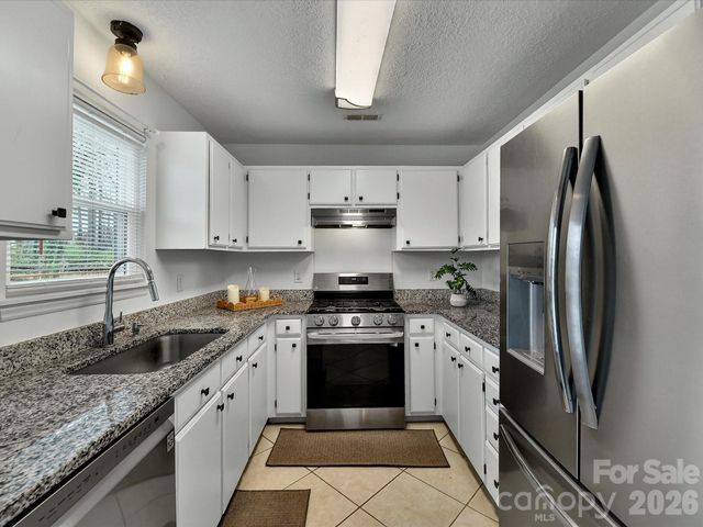 8413 Red Setter Lane, Charlotte, NC 28227