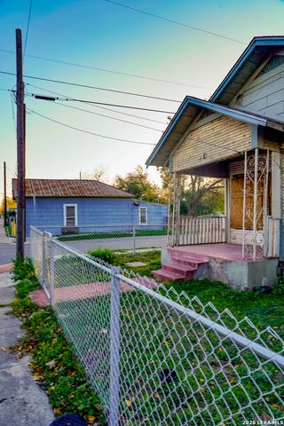 715 S TRINITY ST, San Antonio, TX 78207