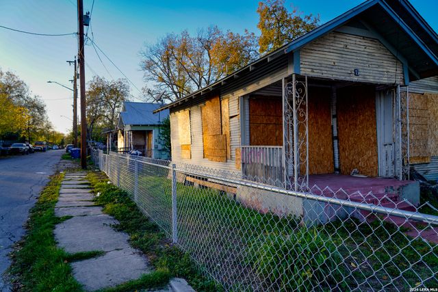 715 S TRINITY ST, San Antonio, TX 78207